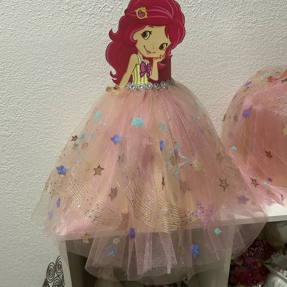 Handmade strawberry shortcake for party decorations could put candy or flowers